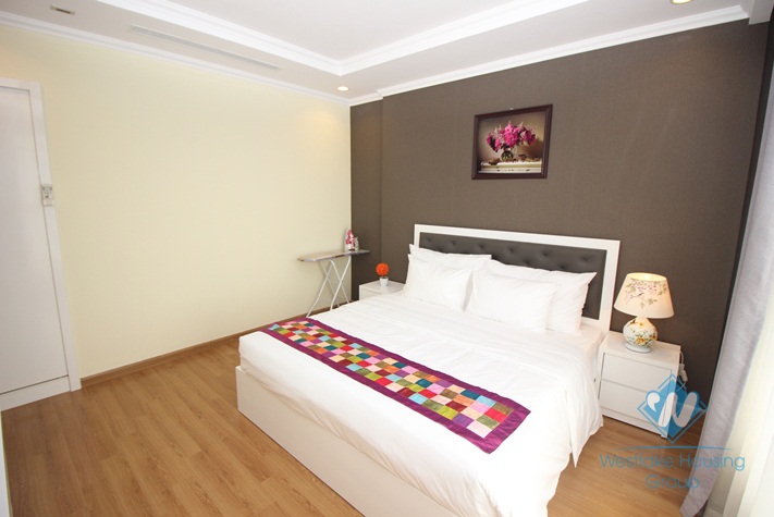 Three bedrooms apartment for rent in Vinhome Nguyen Chi Thanh, Dong Da district, Ha Noi